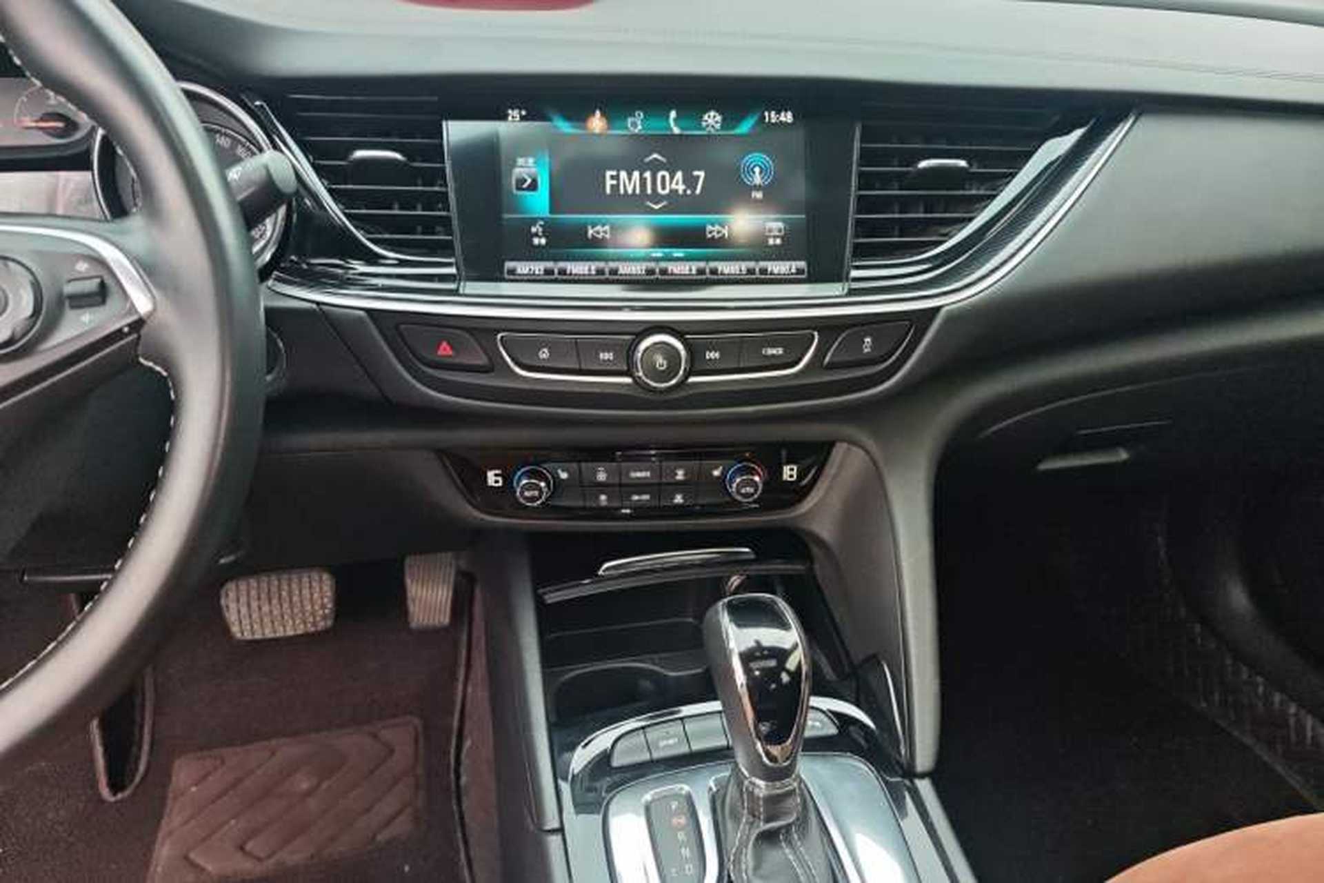 Used Buick Regal 2017 20T Elite Edition Audio And AC Panel