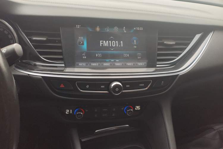 Used Buick Regal 2017 20T Elite Edition Audio And AC Panel