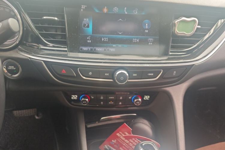 Used Buick Regal 2017 20T Luxury Model Audio And AC Panel
