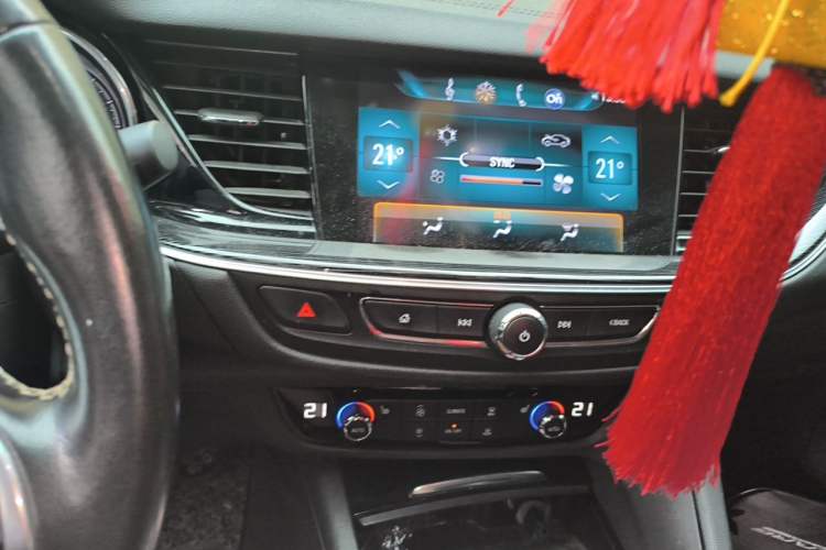 Used Buick Regal 2017 20T Luxury Model Audio And AC Panel