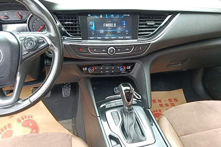 Used Buick Regal 2017 20T Elite Edition Audio And AC Panel