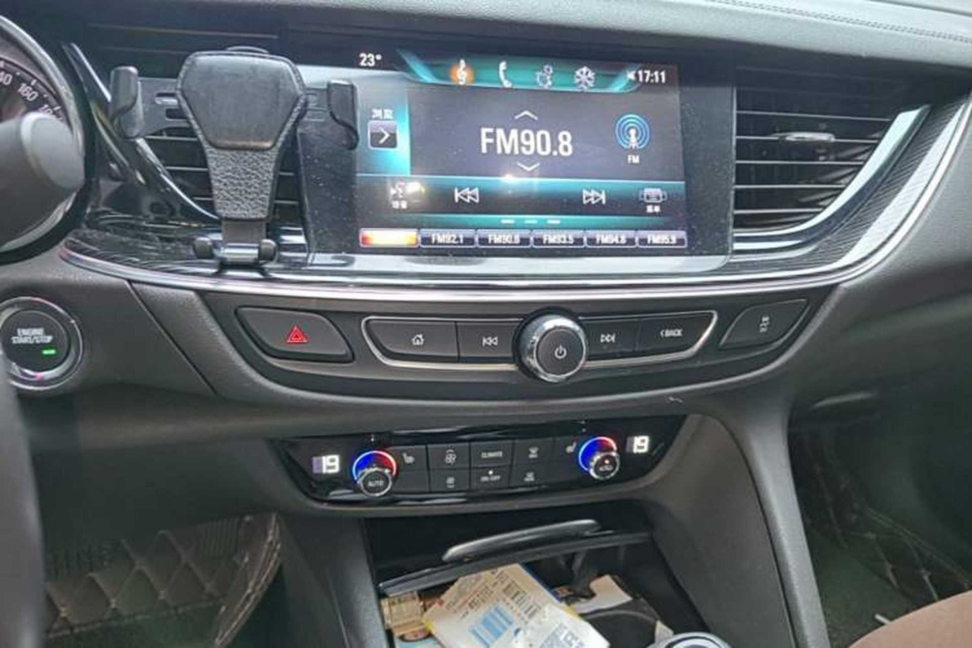 Used Buick Regal 2017 20T Elite Edition Audio And AC Panel