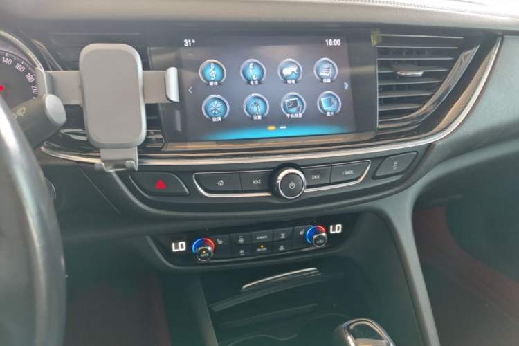 Used Buick Regal 2017 20T Luxury Model Audio And AC Panel
