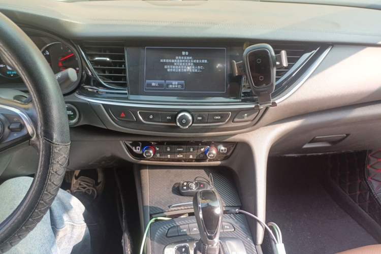 Used Buick Regal 2017 28T Prestige Model Audio And AC Panel