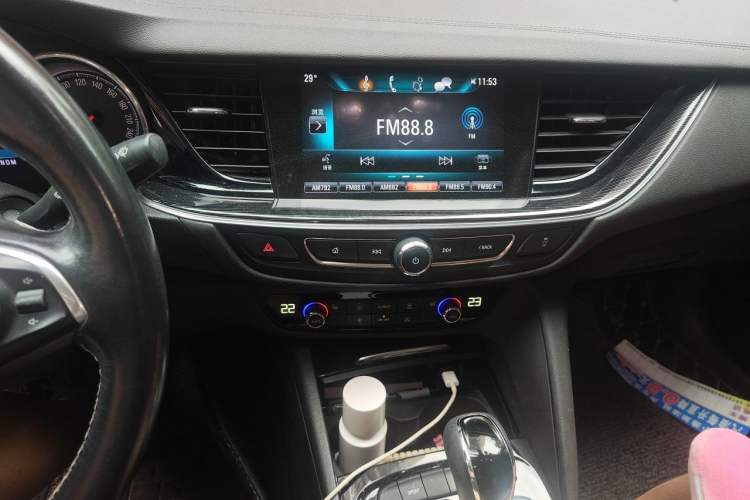 Used Buick Regal 2017 20T Elite Edition Audio And AC Panel