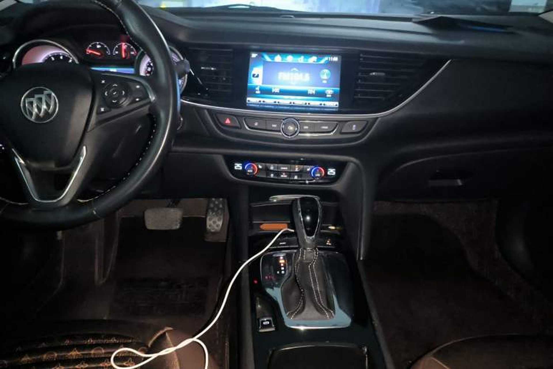 Used Buick Regal 2017 20T Elite Edition Audio And AC Panel