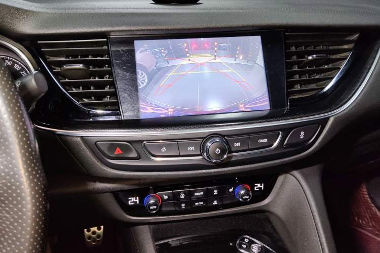 Used Buick Regal 2017 GS 28T Luxury Model Audio And AC Panel