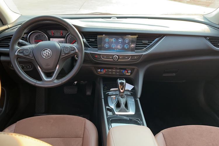 Used Buick Regal 2017 20T Elite Edition Center Console