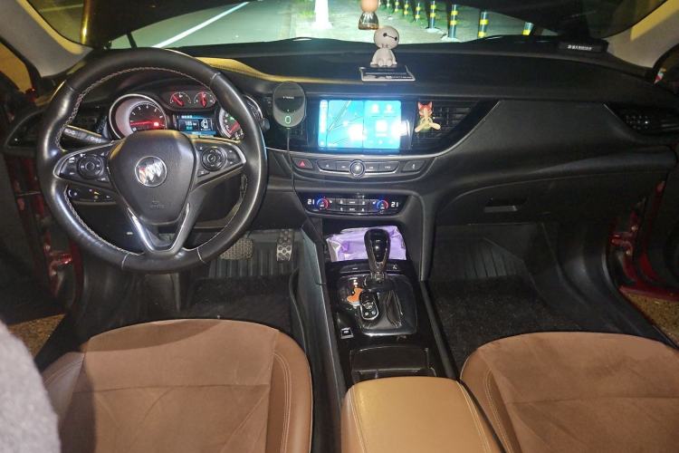 Used Buick Regal 2017 20T Elite Edition Center Console