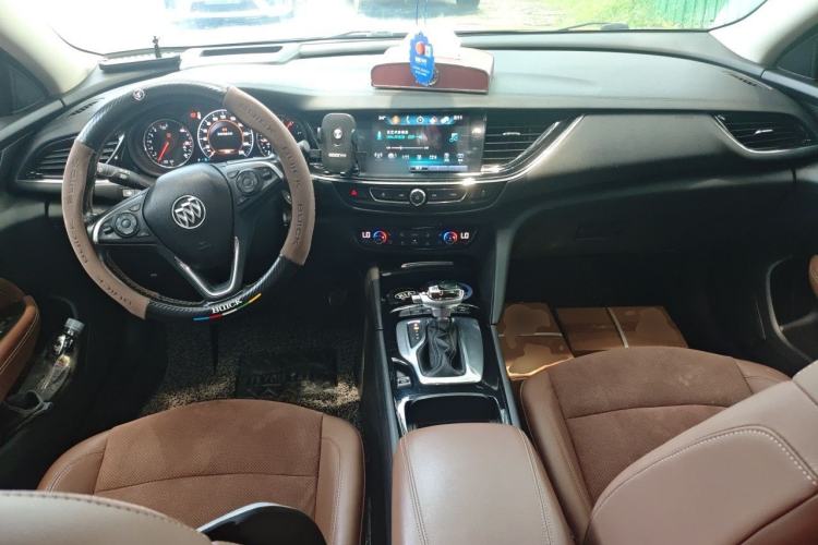 Used Buick Regal 2017 20T Prestige Model Center Console