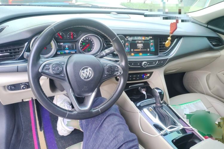 Used Buick Regal 2017 30H Luxury Version Center Console