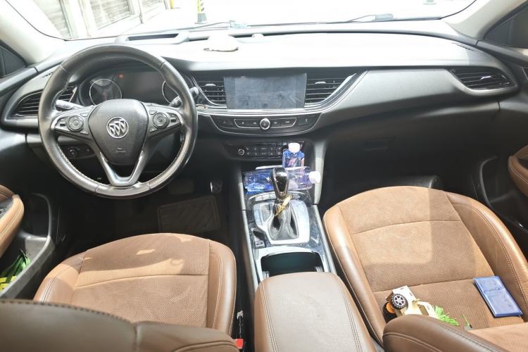 Used Buick Regal 2017 28T Prestige Model Center Console