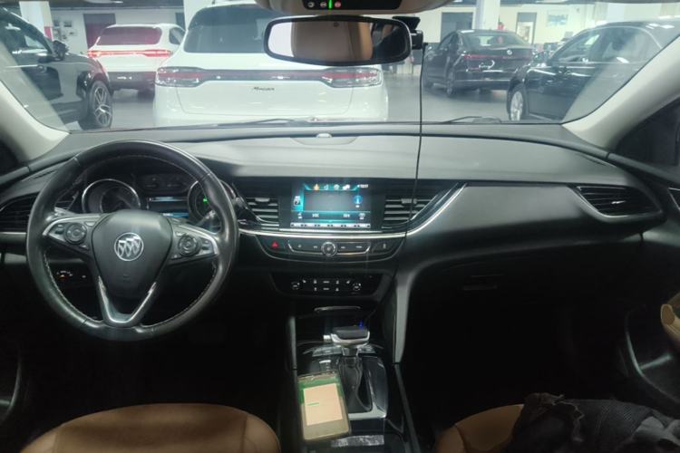 Used Buick Regal 2017 20T Luxury Model Center Console