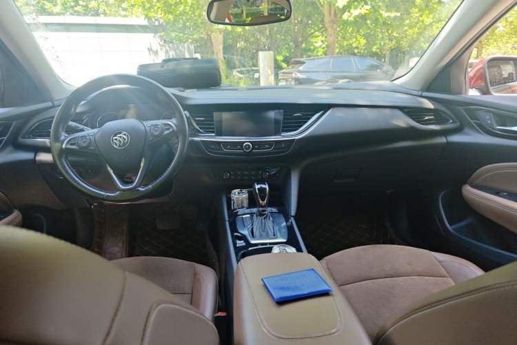 Used Buick Regal 2017 20T Prestige Model Center Console