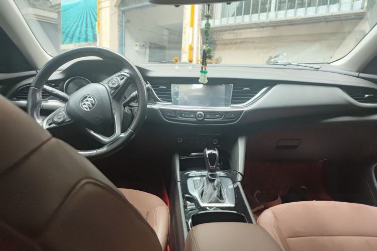 Used Buick Regal 2017 20T Luxury Model Center Console