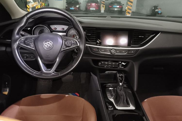 Used Buick Regal 2017 20T Luxury Model Center Console
