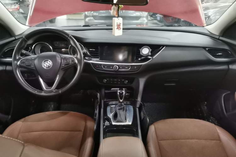 Used Buick Regal 2017 20T Luxury Model Center Console