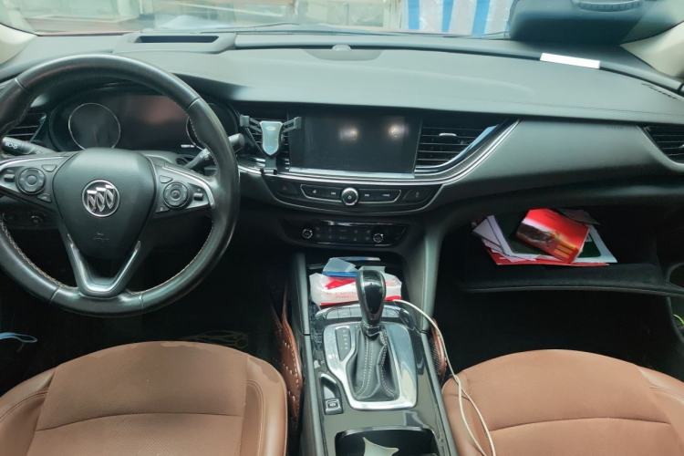 Used Buick Regal 2017 28T Luxury Edition Center Console