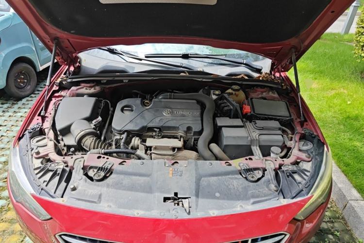 Used Buick Regal 2017 20T Elite Edition Engine Bay