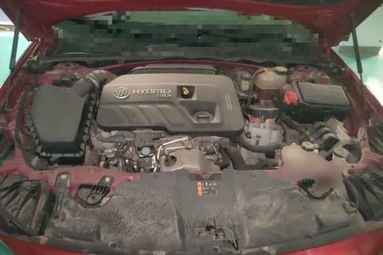 Used Buick Regal 2017 30H Luxury Version Engine Bay