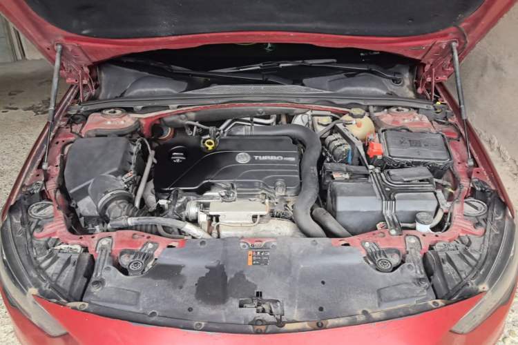Used Buick Regal 2017 20T Elite Edition Engine Bay