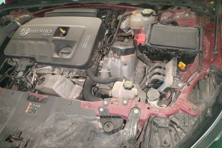 Used Buick Regal 2017 30H Luxury Version Engine Bay Left