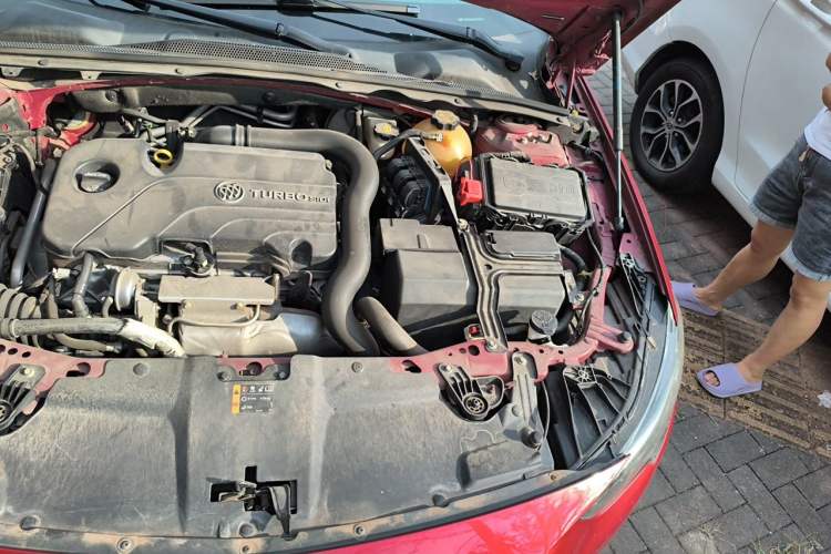 Used Buick Regal 2017 20T Prestige Model Engine Bay Left