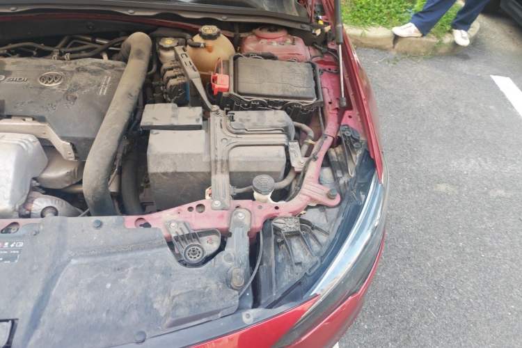 Used Buick Regal 2017 28T Luxury Edition Engine Bay Left