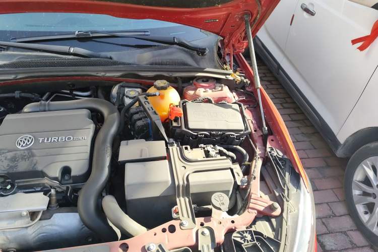 Used Buick Regal 2017 20T Prestige Model Engine Bay Left