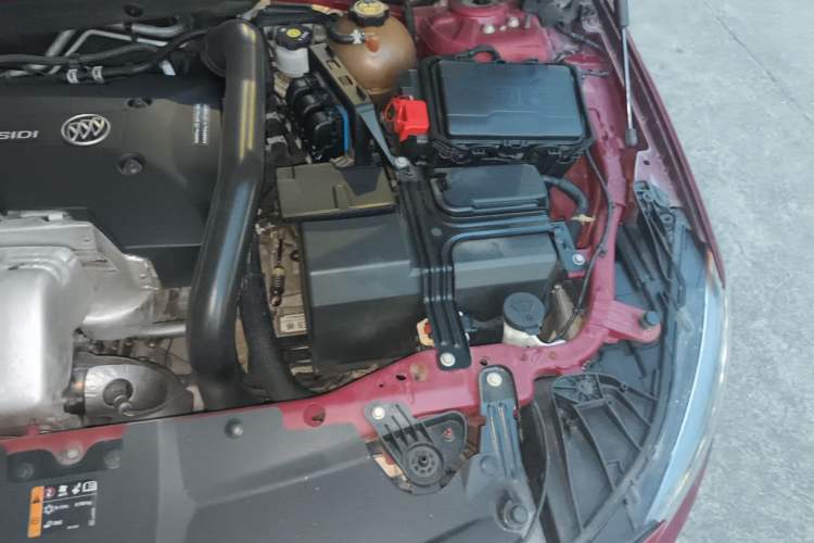 Used Buick Regal 2017 28T Prestige Model Engine Bay Left