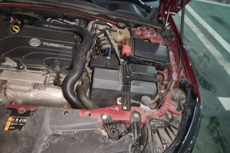 Used Buick Regal 2017 20T Elite Edition Engine Bay Left
