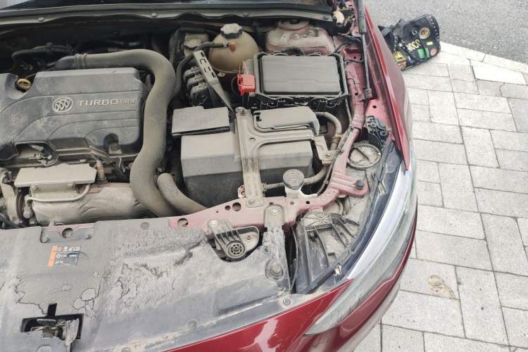 Used Buick Regal 2017 20T Elite Edition Engine Bay Left