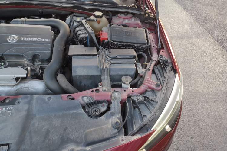 Used Buick Regal 2017 20T Luxury Model Engine Bay Left