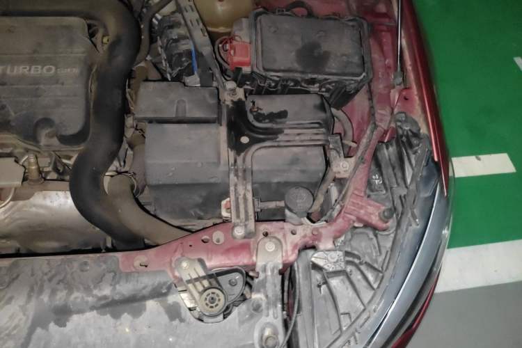 Used Buick Regal 2017 20T Luxury Model Engine Bay Left
