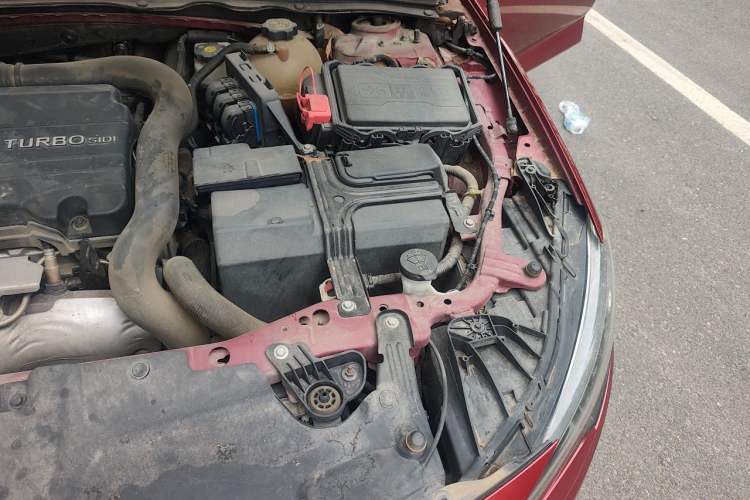 Used Buick Regal 2017 20T Luxury Model Engine Bay Left