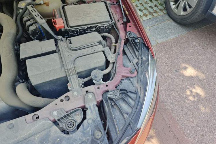 Used Buick Regal 2017 20T Prestige Model Engine Bay Left