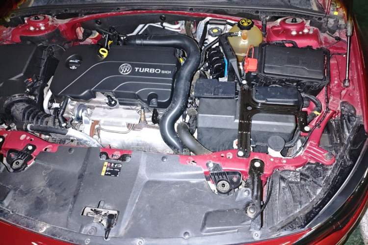 Used Buick Regal 2017 20T Luxury Model Engine Bay Left
