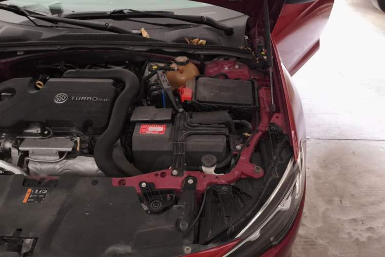 Used Buick Regal 2017 20T Luxury Model Engine Bay Left