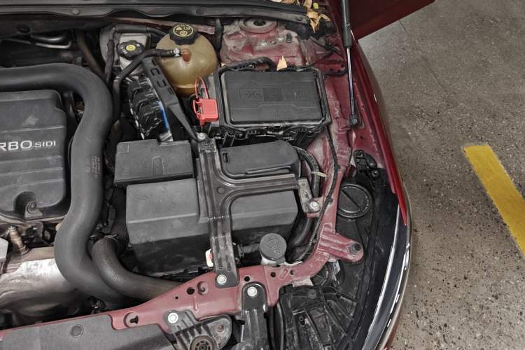Used Buick Regal 2017 20T Elite Edition Engine Bay Left