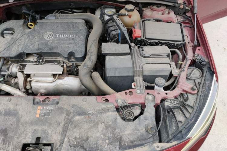 Used Buick Regal 2017 20T Elite Edition Engine Bay Left