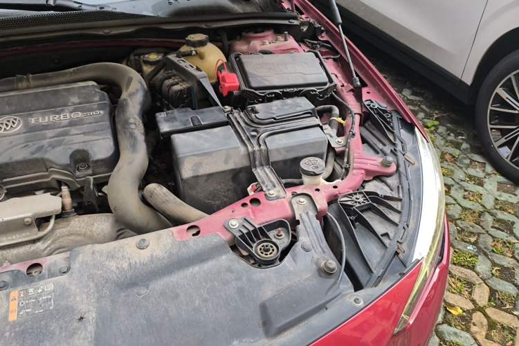 Used Buick Regal 2017 20T Luxury Model Engine Bay Left