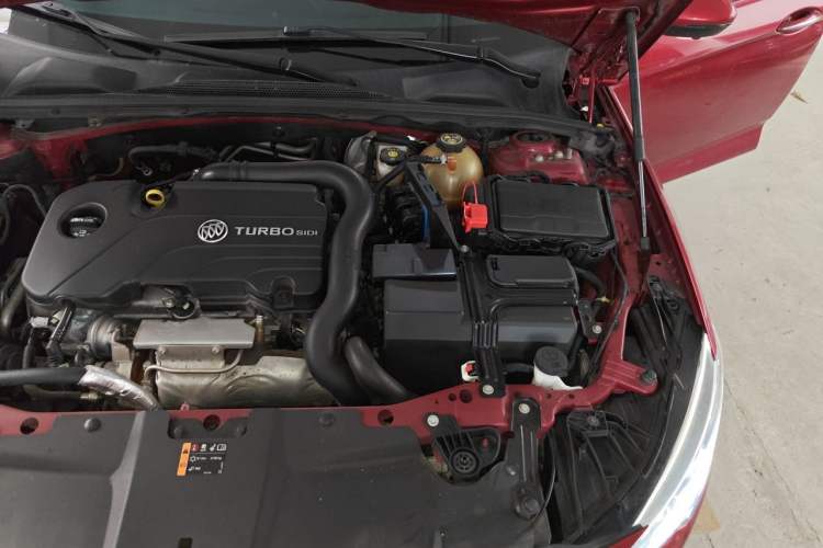Used Buick Regal 2017 20T Prestige Model Engine Bay Left