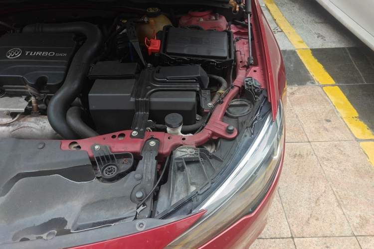 Used Buick Regal 2017 20T Elite Edition Engine Bay Left