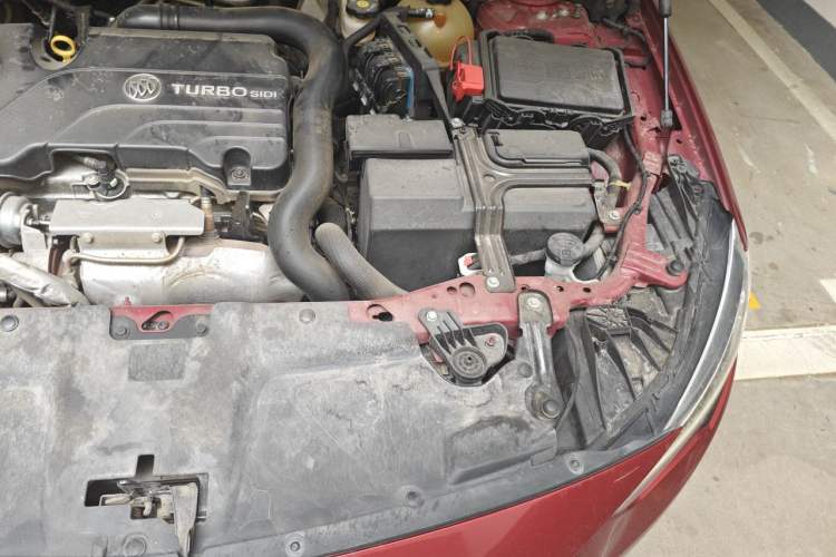 Used Buick Regal 2017 20T Luxury Model Engine Bay Left