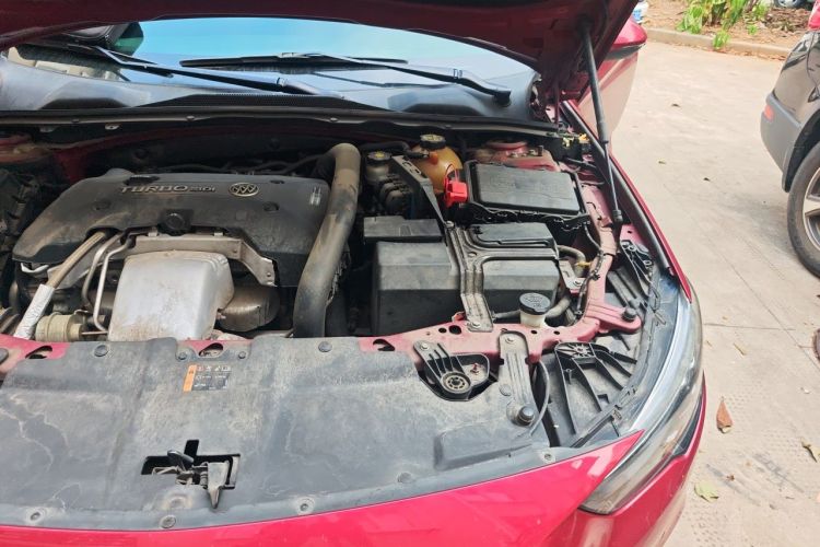 Used Buick Regal 2017 28T Luxury Edition Engine Bay Left