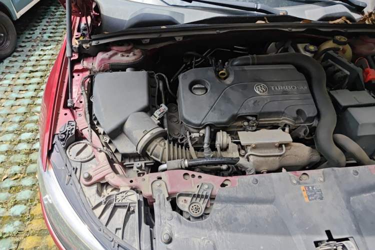 Used Buick Regal 2017 20T Elite Edition Engine Bay Right