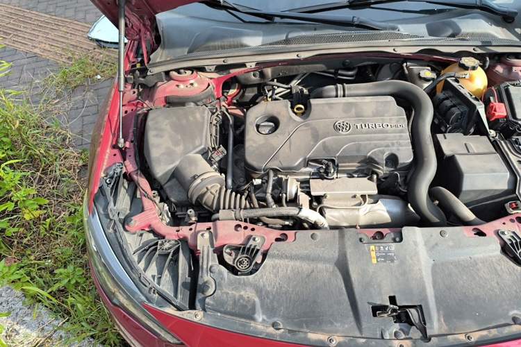 Used Buick Regal 2017 20T Prestige Model Engine Bay Right
