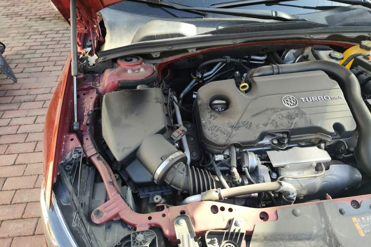 Used Buick Regal 2017 20T Prestige Model Engine Bay Right