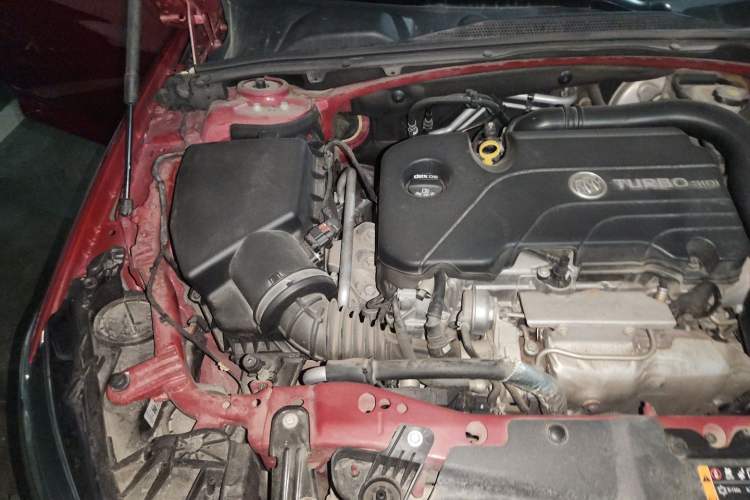 Used Buick Regal 2017 20T Elite Edition Engine Bay Right