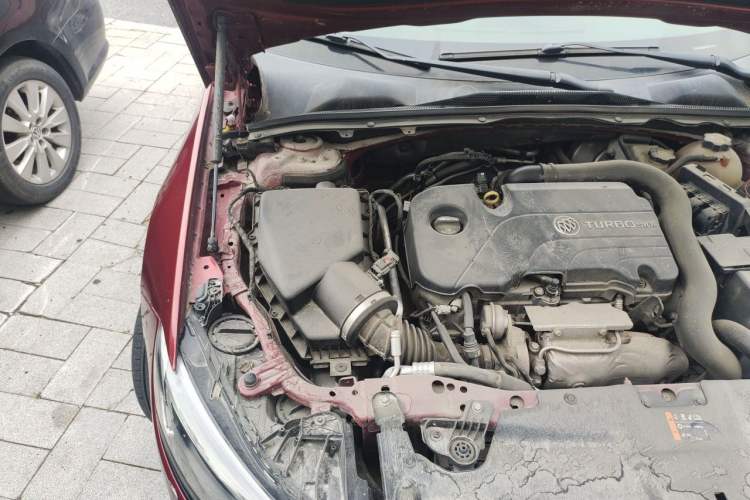 Used Buick Regal 2017 20T Elite Edition Engine Bay Right